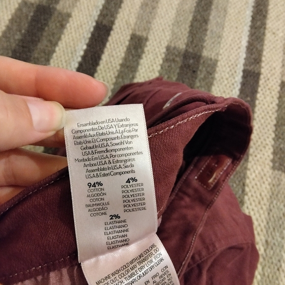Mother High Waisted Weekender Skimp Flare Jeans in Play Date Burgundy Size 31 - Picture 9 of 12